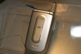 中興亮相2004年中國(guó)國(guó)際通信設(shè)備技術(shù)展，展示最新系列手機(jī)圖片引領(lǐng)通信新風(fēng)尚